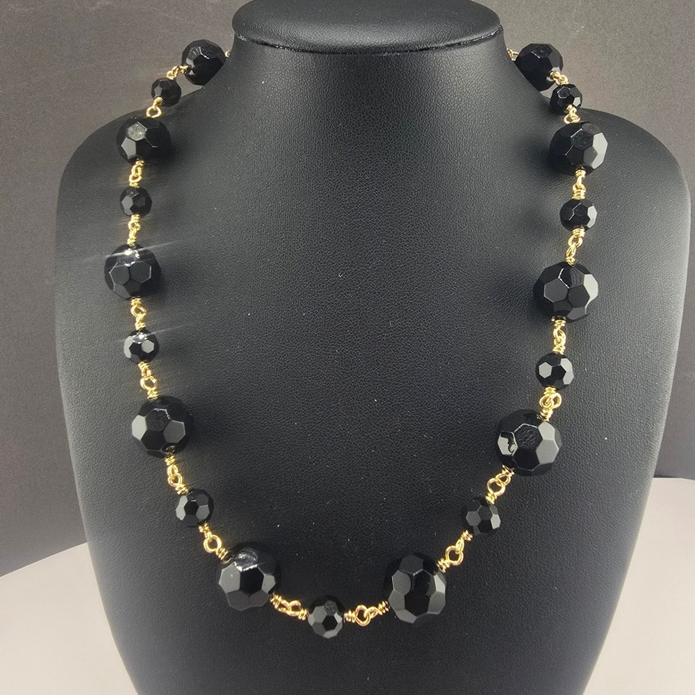 Akkad Necklace Black Faceted Graduated Glass Beaded Gold Tone Magnetic 19in